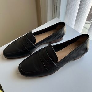 Vince Camuto Leather Flats​​